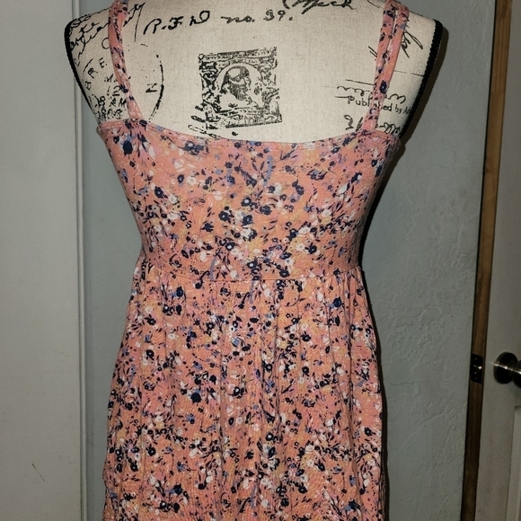 BEAUTIFUL Women's Flowy Tank Size Small - Picture 3 of 4